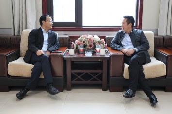 李偉鋒會(huì)見西峽縣委常委、常務(wù)副縣長曹闖一行