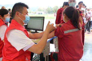 我為防疫筑長城！西保集團總部園區(qū)集體接種“第1劑”新冠疫苗