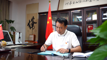 西保集團董事長、總經理李偉鋒獲市“功勛企業(yè)家”稱號