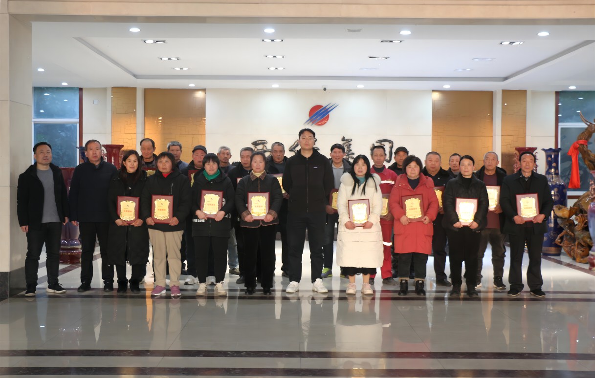 感恩有您丨西保集團(tuán)召開(kāi)2024年度退休職工歡送會(huì)(1).jpg